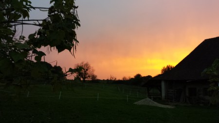 Coucher de soleil sur la Ferme du Petit Véage